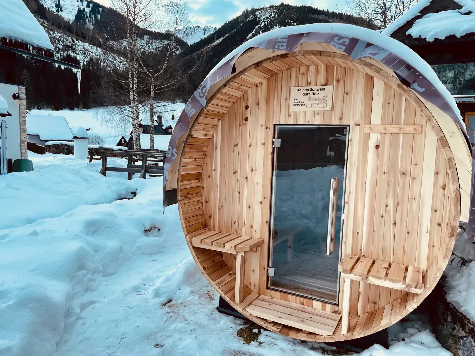 Rassi's Feriendorf Winter- und Sommerurlaub Hütte direkt an der Piste buchen Sauna