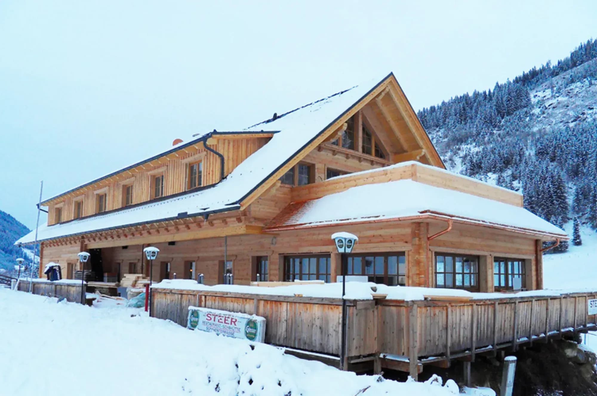Rassi's Feriendorf Winter- und Sommerurlaub Hütte direkt an der Piste buchen Sauna